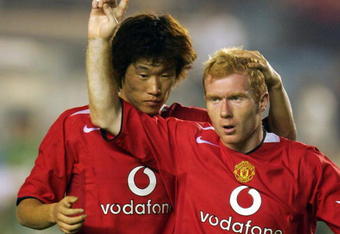 BEIJING, CHINA - JULY 26: Paul Scholes (R) and Ji-sung Park of Manchester United celebrate after Scholes' goal during an exhibition match against Beijing Hyundai FC at the Workers' Stadium.on July 26, 2005 in Beijing, China. Manchester United won the match by 3-0. (Photo by Guang Niu/Getty Images)