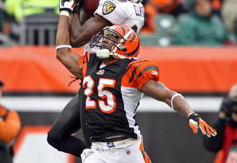 CINCINNATI - NOVEMBER 30:  Mark Clayton #89 of the Baltimore Ravens catches a pass while defended by Jamar Fletcher #25 of the Cincinnati Bengals during the NFL game on November 30, 2008 at Paul Brown Stadium in Cincinnati, Ohio.  (Photo by Andy Lyons/Getty Images)