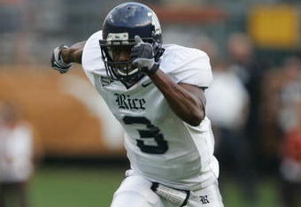 AUSTIN, TX - SEPTEMBER 20:  Toren Dixon #3 of the Rice Owls runs downfield during the game against the Texas Longhorns on September 20, 2008 at Darrell K Royal-Texas Memorial Stadium in Austin, Texas. Texas won 52-10. (Photo by Brian Bahr/Getty Images)