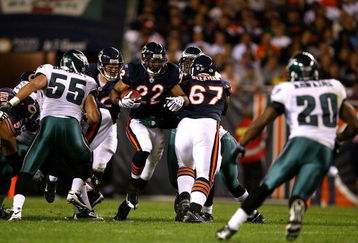 CHICAGO - SEPTEMBER 28:  Matt Forte #22 of the Chicago Bears runs the ball against Stewart Bradley #55 and Brian Dawkins #20 of the Philadelphia Eagles at Soldier Field on September 28, 2008 in Chicago, Illinois.  (Photo by Jeff Gross/Getty Images)
