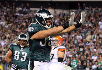 PHILADELPHIA - DECEMBER 15:  Stewart Bradley #55 of the Philadelphia Eagles celebrates after a tackle against the Cleveland Browns on December 15, 2008 at Lincoln Financial Field in Philadelphia, Pennsylvania.  (Photo by Jim McIsaac/Getty Images)