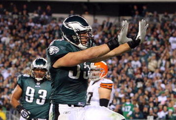 PHILADELPHIA - DECEMBER 15:  Stewart Bradley #55 of the Philadelphia Eagles celebrates after a tackle against the Cleveland Browns on December 15, 2008 at Lincoln Financial Field in Philadelphia, Pennsylvania.  (Photo by Jim McIsaac/Getty Images)