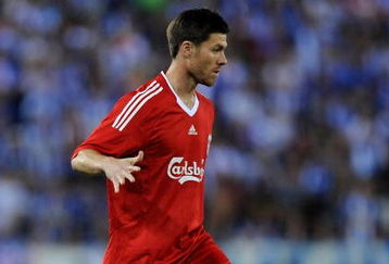 BARCELONA, SPAIN - AUGUST 02:  Xabi Alonso of Liverpool controls the ball during the pre-season friendly match between Espanyol and Liverpool at the Nuevo Estadio de Cornella-El Prat on August 2, 2009 in Barcelona, Spain. Espanyol won the match 3-0.  (Photo by Jasper Juinen/Getty Images)