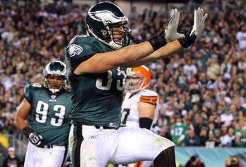 PHILADELPHIA - DECEMBER 15:  Stewart Bradley #55 of the Philadelphia Eagles celebrates after a tackle against the Cleveland Browns on December 15, 2008 at Lincoln Financial Field in Philadelphia, Pennsylvania.  (Photo by Jim McIsaac/Getty Images)