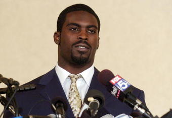 RICHMOND, VA - AUGUST 27:  Atlanta Falcons quarterback Michael Vick makes a statement to reporters at the Omni Richmond Hotel after agreeing to a guilty plea on charges stemming from his involvement in a dogfighting ring August 27, 2007, in Richmond, Virginia.  (Photo by Jonathan Ernst/Getty Images)