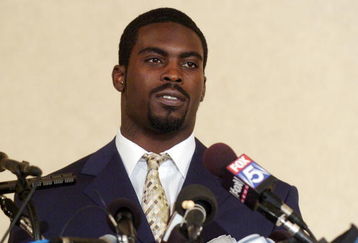 RICHMOND, VA - AUGUST 27:  Atlanta Falcons quarterback Michael Vick makes a statement to reporters at the Omni Richmond Hotel after agreeing to a guilty plea on charges stemming from his involvement in a dogfighting ring August 27, 2007, in Richmond, Virginia.  (Photo by Jonathan Ernst/Getty Images)