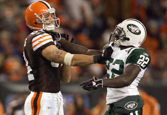CLEVELAND - OCTOBER 29: Justin Miller #22 of the New York Jets fights with Joe Jurevicius #84 of the Cleveland Browns during the fourth quarter at Cleveland Brown Stadium October 29, 2006 in Cleveland, Ohio. (Photo by Harry How/Getty Images)