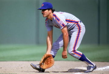 SAN DIEGO - 1986:  First baseman Keith Hernandez #17 of the New York Mets fields a grounder during a 1986 game against the San Diego Padres at Jack Murphy Stadium in San Diego, California.  (Photo by Stephen Dunn/Getty Images)