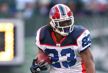 EAST RUTHERFORD, NJ - DECEMBER 14:  Marshawn Lynch #23 of The Buffalo Bills in action against The New York Jets during their game on December 14, 2008 at Giants Stadium in East Rutherford, New Jersey.  (Photo by Al Bello/Getty Images)