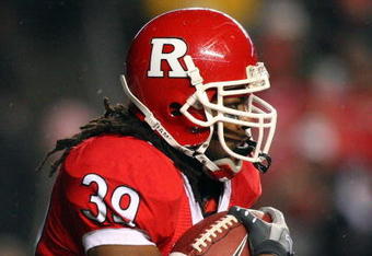 PISCATAWAY, NJ - DECEMBER 04:  Jourdan Brooks #39 of the Rutgers Scarlet Knights runs the ball against the Louisville Cardinals at Rutgers Stadium on December 4, 2008 in Piscataway, New Jersey.  (Photo by Jim McIsaac/Getty Images)