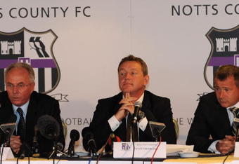 NOTTINGHAM, ENGLAND - JULY 22:  Sven Goran Eriksson (L) talks to the media beside Executive Chairman Peter Trembling (C) and Manager Ian McParland as Eriksson is announced a the new Director of Football at Notts County at Meadow Lane on July 22, 2009 in Nottingham, England.  (Photo by Laurence Griffiths/Getty Images)