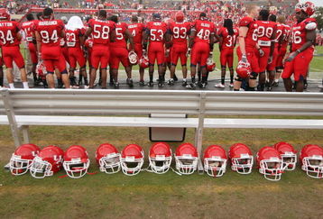 HOUSTON - NOVEMBER 17: The Houston Cougars watch the action from the sidelines against the Marshall Thundering Herd at Robertson Stadium November 17, 2007 in Houston, Texas. Houston won 35-28. (Photo by Stephen Dunn/Getty Images)