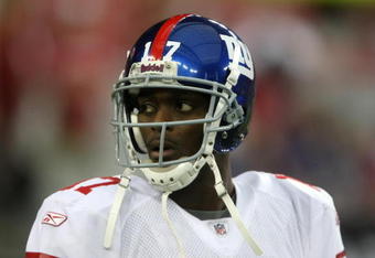 GLENDALE, AZ - NOVEMBER 23:  Wide receiver Plaxico Burress #17 of the New York Giants warms up for the game with the Arizona Cardinals on November 23, 2008 at University of Phoenix Stadium in Glendale, Arizona. The Giants won 37-29.  (Photo by Stephen Dunn/Getty Images)