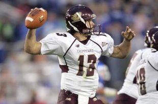 LEXINGTON, KY - SEPTEMBER 30: Dan LeFevour #13 of the Central Michigan Chippewas passes the ball during the game against the Kentucky Wildcats on September 30, 2006 at Commonwealth Stadium in Lexington, Kentucky. (Photo by Andy Lyons/Getty Images)