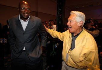 TAMPA, FL - JANUARY 31:  Bruce Smith (L) is congratulated by his former head coach with the Buffalo Bills Marv Levy (R) during the The Pro Football Hall of Fame Class of 2009 press conference at the Tampa Convention Center on January 31, 2009 in Tampa, Florida.  (Photo by Streeter Lecka/Getty Images)