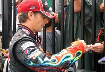 Jeff_gordon_autographs_in_pocon_crop_340x234