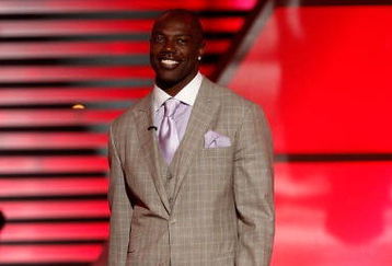 LOS ANGELES, CA - JULY 15:  NFL player Terrell Owens walks onstage during the 2009 ESPY Awards held at Nokia Theatre LA Live on July 15, 2009 in Los Angeles, California. The 17th annual ESPYs will air on Sunday, July 19 at 9PM ET on ESPN.  (Photo by Kevin Winter/Getty Images)