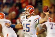 MIAMI - JANUARY 08: Quarterback Tim Tebow #15 of the Florida Gators passes the ball against the Oklahoma Sooners during the FedEx BCS National Championship Game at Dolphin Stadium on January 8, 2009 in Miami, Florida.  (Photo by Eliot J. Schechter/Getty Images