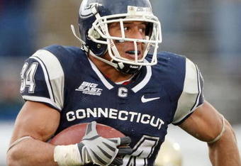 EAST HARTFORD, CT - DECEMBER 06:  Donald Brown #34 of the Connecticut Huskies carries the ball in the second half against the Pittsburgh Panthers on December 6, 2008 at Rentschler Field in East Hartford, Connecticut. The Panthers defeated the Huskies 34-10.  (Photo by Elsa/Getty Images)