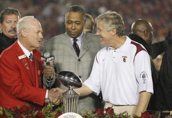 PASADENA, CA - JANUARY 1:  Tournament of Roses President Ronald H. (Corky) Conzonire shakes hands with head coach Pete Carroll of the USC Trojans as John Saunders of ABC looks on after the game against the Penn State Nittany Lions on January 1, 2009 at the Rose Bowl in Pasadena, California.  USC won 38-24.  (Photo by Jeff Golden/Getty Images)