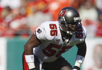 KANSAS CITY, MO - NOVEMBER 02:  Derrick Brooks #55 of the Tampa Bay Buccaneers gets set for play against the Kansas City Chiefs during their NFL game on November 2, 2008 at Arrowhead Stadium in Kansas City, Missouri.  The Buccaneers won 30 to 27 in overtime. (Photo by: Jamie Squire/Getty Images)