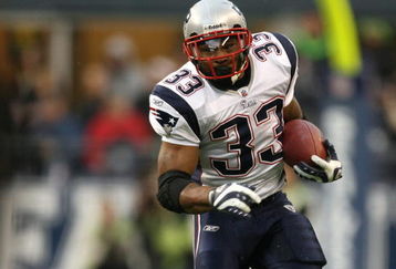 SEATTLE - DECEMBER 07:  Running back Kevin Faulk #33 of the New England Patriots rushes against the Seattle Seahawks on December 7, 2008 at Qwest Field in Seattle, Washington. (Photo by Otto Greule Jr/Getty Images)
