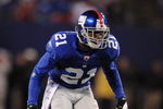 EAST RUTHERFORD, NJ - NOVEMBER 02: Kenny Phillips #21 of the New York Giants in action against the Dallas Cowboys during their game on November 2, 2008 at Giants Stadium in East Rutherford, New Jersey.  (Photo by Al Bello/Getty Images)