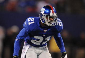 EAST RUTHERFORD, NJ - NOVEMBER 02: Kenny Phillips #21 of the New York Giants in action against the Dallas Cowboys during their game on November 2, 2008 at Giants Stadium in East Rutherford, New Jersey.  (Photo by Al Bello/Getty Images)