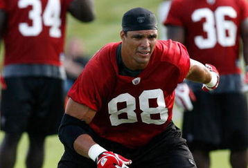 FLOWERY BRANCH, GA - AUGUST 01:  Tight end Tony Gonzalez #88 of the Atlanta Falcons during opening day of training camp on August 1, 2009 at the Falcons Training Complex in Flowery Branch, Georgia.  (Photo by Kevin C. Cox/Getty Images)