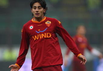 MILAN, ITALY - FEBRUARY 27:  Alberto Aquilani of Roma during the Serie A match between Inter Milan and Roma at the San Siro stadium on February 27, 2008 in Milan,Italy.  (Photo by Michael Steele/Getty Images)