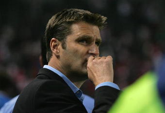 CARSON, CA - NOVEMBER 03:  Head Coach Curt Onalfo of the Kansas City Wizards looks on during their Western Conference playoff game against CD Chivas USA at the Home Depot Center on November 3, 2007 in Carson, California.  The Wizards and Chivas USA played to a 0-0 draw. The Wizards advance to the Western Conference Finals after winning 1-0 on aggregate goals.  (Photo by Victor Decolongon/Getty Images)