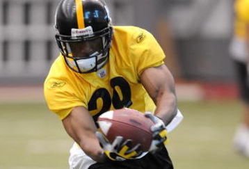 PITTSBURGH - MAY 03:  Sixth round draft pick Ryan Mundy #29 of the Pittsburgh Steelers catches a pass during a rookie mini camp at the Pittsburgh Steelers Training and Administrative Complex May 3, 2008 in Pittsburgh, Pennsylvania.  (Photo by Joseph Sargent/Getty Images)