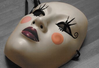 Allison_mask_crop_340x234