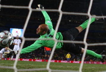 JOHANNESBURG, SOUTH AFRICA - JUNE 28:  Tim Howard of USA is unable to stop Luis Fabiano of Brazil scoring his team's first goal during the FIFA Confederations Cup Final between USA and Brazil at the Ellis Park Stadium on June 28, 2009 in Johannesburg, South Africa.  (Photo by Alex Livesey/Getty Images)