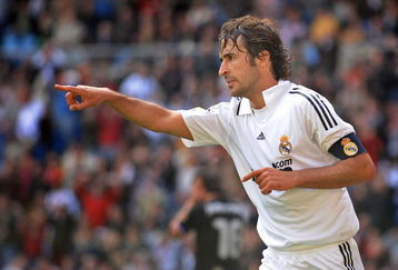 MADRID, SPAIN - APRIL 12: Raul Gonzalez of Real Madrid celebrates after scoring Real's first goal during the La Liga match between Real Madrid and Valladolid at the Santiago Bernabeu stadium on April 12, 2009 in Madrid, Spain.  (Photo by Denis Doyle/Getty Images)
