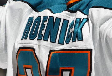 UNIONDALE, NY - FEBRUARY 18: Jeremy Roenick #27 of the San Jose Sharks skates against the New York Islanders on February 18, 2008 at the Nassau Coliseum in Uniondale, New York. The Islanders defeated the Sharks 3-2.  (Photo by Bruce Bennett/Getty Images)