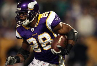 MINNEAPOLIS - JANUARY 4:   Adrian Peterson #28 of the Minnesota Vikings carries the ball in the first half against the Philadelphia Eagles during the NFC Wild Card playoff game on January 4,2009 at the Hubert H. Humphrey Metrodome in Minneapolis, Minnesota. (Photo by Elsa/Getty Images)