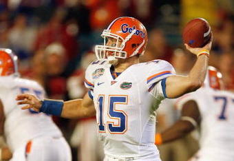 MIAMI - JANUARY 08: Quarterback Tim Tebow #15 of the Florida Gators passes the ball against the Oklahoma Sooners during the FedEx BCS National Championship Game at Dolphin Stadium on January 8, 2009 in Miami, Florida.  (Photo by Eliot J. Schechter/Getty Images