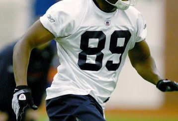 ORCHARD PARK, NY - MAY 01:  Shawn Nelson #89  of the Buffalo Bills runs drills during Buffalo Bills Minicamp at Buffalo Bills Fieldhouse on May 1, 2009 in Orchard Park, New York.  (Photo by Rick Stewart/Getty Images)