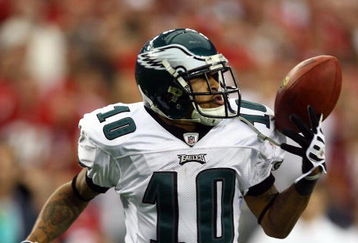 GLENDALE, AZ - JANUARY 18:  Wide receiver DeSean Jackson #10 of the Philadelphia Eagles catches a 62-yard touchdown against the Arizona Cardinals in the fourth quarter during the NFC championship game on January 18, 2009 at University of Phoenix Stadium in Glendale, Arizona.  (Photo by Jamie Squire/Getty Images)