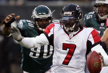 PHILADELPHIA - DECEMBER 31:  Michael Vick #7 of the Atlanta Falcons scrambles under pressure from Darren Howard #90 of the Philadelphia Eagles in NFL action December 31, 2006 at Lincoln Financial Field in Philadelphia, Pennsylvania. The Eagles defeated the Falcons 24-17.  (Photo by Jim McIsaac/Getty Images)