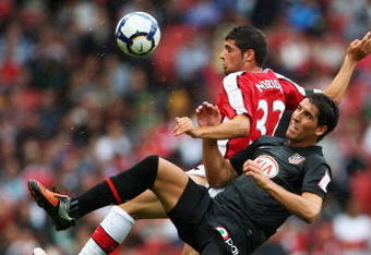 LONDON, ENGLAND - AUGUST 01:  Fran Merida of Arsenal and Raul Garcia of Athletico battle for the ball during the Emirates Cup match between Arsenal and Athletico Madrid at the Emirates Stadium on August 1, 2009 in London, England.  (Photo by Phil Cole/Getty Images)