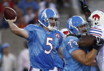 CANTON, OH - AUGUST 9:  Kerry Collins #5 of the Tennessee Titans passes the football against the Buffalo Bills during the Pro Football Hall of Fame Game at Fawcett Stadium on August 9, 2009 in Canton, Ohio. (Photo by Joe Robbins/Getty Images)