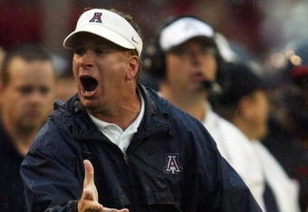 TUCSON, AZ - SEPTEMBER 18:  Arizona head coach Mike Stoops reacts to a call by the referee in a game against Wisconsin on September 18, 2004 at Arizona Stadium in Tucson, Arizona. Wisconsin won 9-7.  (Photo by Jeff Gross/Getty Images)