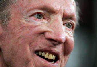 ALAMEDA, CA - JANUARY 23:  Oakland Raiders owner Al Davis speaks during a news conference introducing new Raiders head coach Lane Kiffin on January 23, 2007 in Alameda, California. Kiffin, a 31 year-old offensive coordinator from the University of Southern California, was named as the new head coach to replace Art Shell who was fired after going 2-14 for the season.  (Photo by Justin Sullivan/Getty Images)