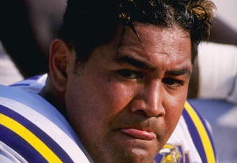 3 Sep 1995:  Defensive lineman Esera Tuaolo of the Minnesota Vikings looks on during a game against the Chicago Bears at Soldier Field in Chiago, Illinois.  The Bears won the game, 31-14. Mandatory Credit: Jonathan Daniel  /Allsport