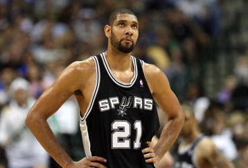 DALLAS - APRIL 25:  Forward Tim Duncan #21 of the San Antonio Spurs during play against the Dallas Mavericks in Game Four of the Western Conference Quarterfinals during the 2009 NBA Playoffs at American Airlines Center on April 25, 2009 in Dallas, Texas. NOTE TO USER: User expressly acknowledges and agrees that, by downloading and or using this photograph, User is consenting to the terms and conditions of the Getty Images License Agreement.  (Photo by Ronald Martinez/Getty Images)