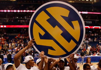 TAMPA, FL - MARCH 15:  Members of the Mississippi State Bulldogs celebrate after defeating the Tennessee Volunteers 64-61 to win the Championship game of the SEC Men's Basketball Tournament on March 15, 2009 at The St. Pete Times Forum in Tampa, Florida.  (Photo by Chris Graythen/Getty Images)