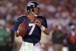 25 Jan 1998:  Quarterback John Elway of the Denver Broncos in action during the Broncos 31-24 win over the Green Bay Packers in Super Bowl XXXII at Qualcomm Stadium in San Diego, California. Mandatory Credit: Rick Stewart  /Allsport