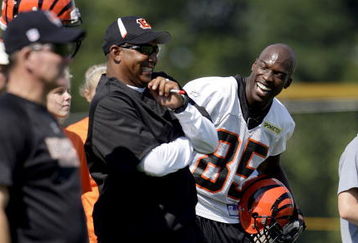 GEORGETOWN, KY - JULY 31:  Chad Ochocinco #85 (R) of the Cincinnati Bengals and Head Coach Marvin Lewis (middle with white sleeves) share a lauugh during the Bengals training camp at Georgetown College on July 31, 2009 in Georgetown, Kentucky.  (Photo by Andy Lyons/Getty Images)